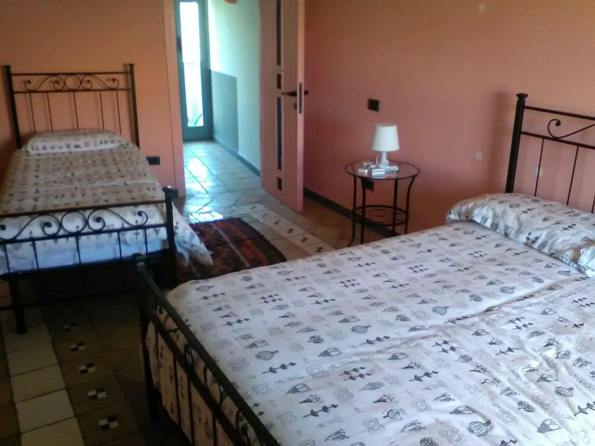 Marieta Rooms Sarzana Exterior foto
